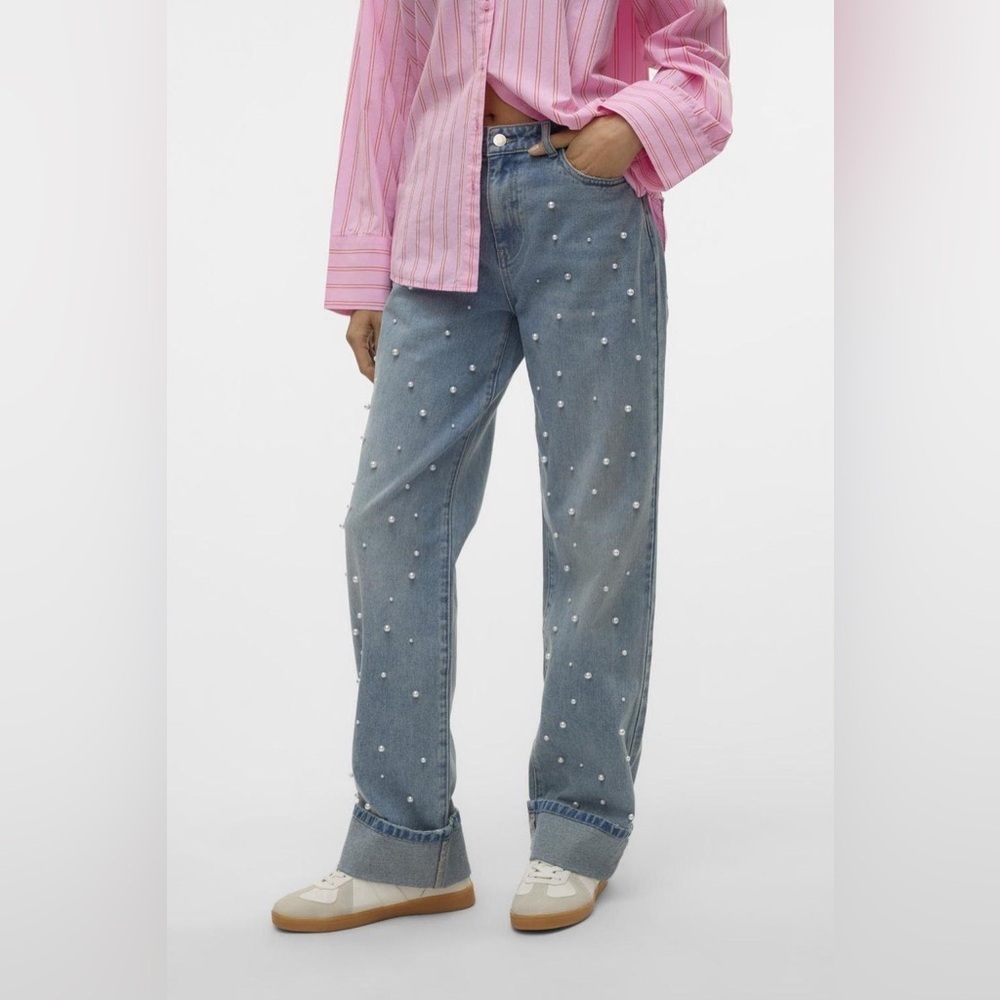 BNWT Vero Moda Straight Leg Pearl Embellished Jean, size 28.